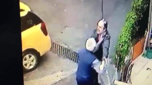 Bursa'da Borç Aldığı Arkadaşını Bıçakladı Bursa'da Borç Aldığı Arkadaşını Bıçakladı
