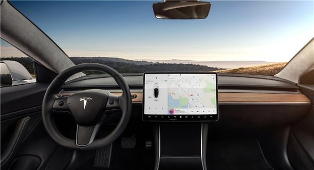Tesla Model 3, Avrupa'da Ulaştığı Satış Rakamıyla Benzinli Rakiplerini Geride Bıraktı