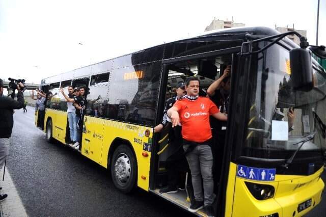 Derbi Maç Öncesi Bazı Beşiktaşlı Taraftarlar Gözaltına Alındı! Derbi Maç Öncesi Bazı Beşiktaşlı Taraftarlar Gözaltına Alındı!