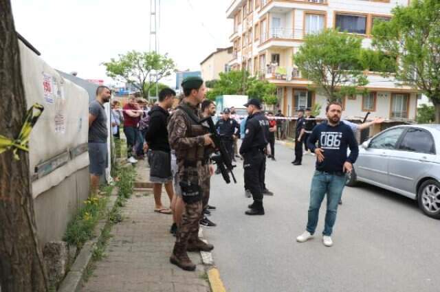 Eşiyle İlişkisinden Şüphelendiği Arkadaşını Bıçakla Rehin Aldı! Eşiyle İlişkisinden Şüphelendiği Arkadaşını Bıçakla Rehin Aldı!
