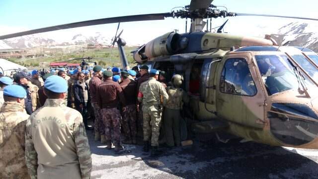 Hakkari'de Şehit Askerler İçin Tören Düzenlendi Hakkari'de Şehit Askerler İçin Tören Düzenlendi