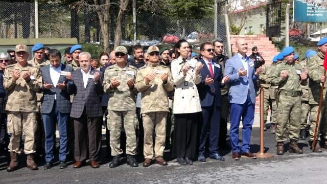 Hakkari'de Şehit Askerler İçin Tören Düzenlendi Hakkari'de Şehit Askerler İçin Tören Düzenlendi
