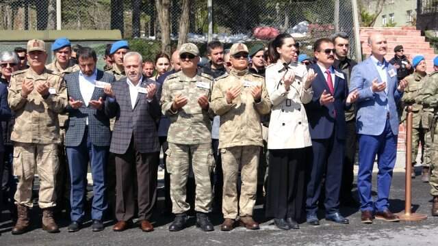 Hakkari'de Şehit Askerler İçin Tören Düzenlendi Hakkari'de Şehit Askerler İçin Tören Düzenlendi