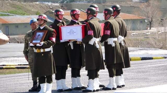Hakkari'de Şehit Askerler İçin Tören Düzenlendi <a class='keyword-sd' href='/hakkari/' title='Hakkari'>Hakkari</a>'de Şehit Askerler İçin Tören Düzenlendi