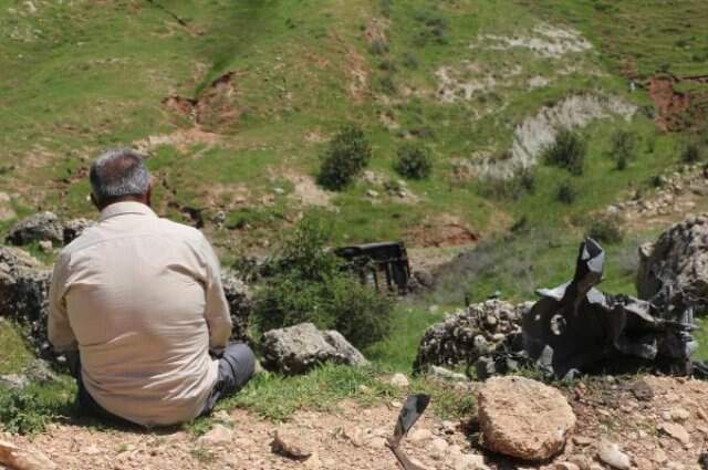 Şırnak'ta El Yapımı Patlayıcı Öğrenci Servisinin Geçişi Sırasında Patladı: 2 Ölü Şırnak'ta El Yapımı Patlayıcı Öğrenci Servisinin Geçişi Sırasında Patladı: 2 Ölü