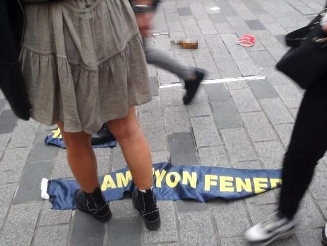  <a class='keyword-sd' href='/taksim/' title='Taksim'>Taksim</a>'de Toplanan Galatasaraylı Taraftarlar <a class='keyword-sd' href='/fenerbahce/' title='Fenerbahçe'>Fenerbahçe</a> Atkısı Yırttı