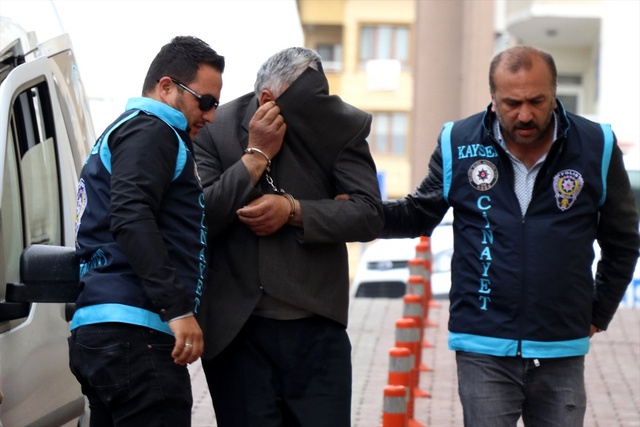 Gönül İlişkisi Yaşadığı Kadın