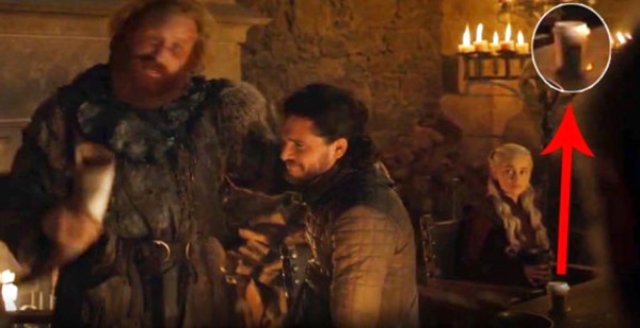Game Of Thrones'da Güldüren Hata! Masanın Üstünde Bardak Unutuldu