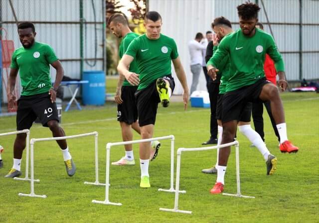 Galatasaray Maçı Öncesi Çaykur Rizespor'da Vedat Muriqi ve Aatıf Antrenmana Katılmadı Galatasaray Maçı Öncesi Çaykur Rizespor'da Vedat Muriqi ve Aatıf Antrenmana Katılmadı
