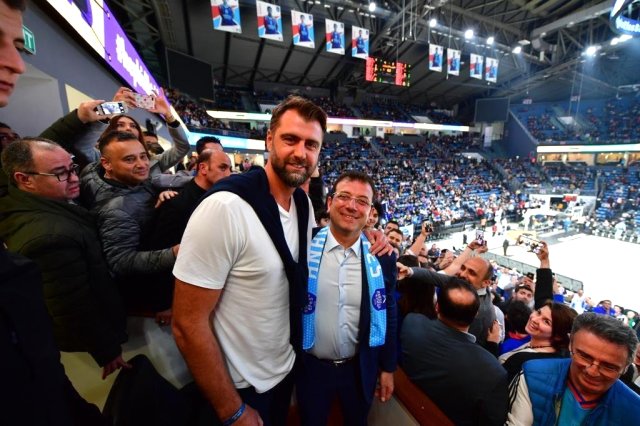 Mehmet Okur'dan Ekrem İmamoğlu'na Destek Geldi