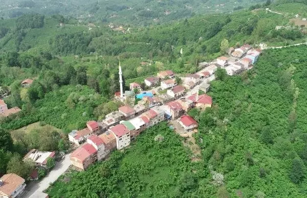 Karşılıklı Evlerde Oturan Mahalle Sakinleri Aynı Anda İftar Yapamıyor