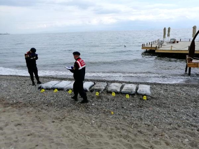 Balıkesir'de Sahile Uyuşturucu Vurmaya Devam Ediyor