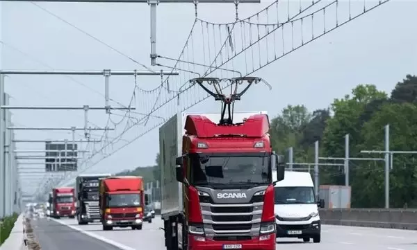Almanya'da Yakıt Sorununu Kökünden Çözecek İlk Elektrikli Otoban Test Ediliyor