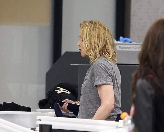 Havaalanına Burka İle Giren Madonna, Güvenlik Aramasında Soyundu