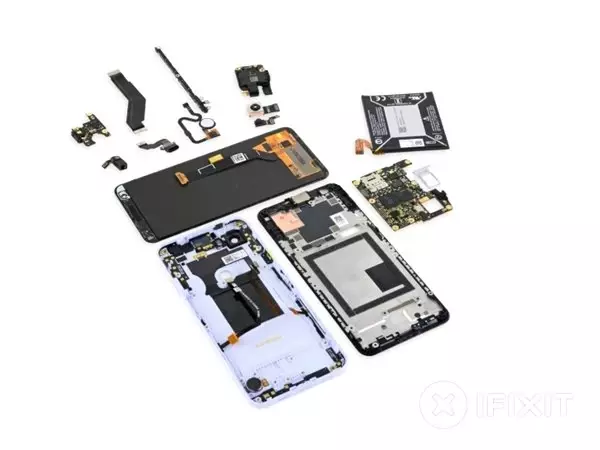 Google'ın Yeni Telefonu Pixel 3a'nın Parçalarına Ayırıldığı Tamir Videosu