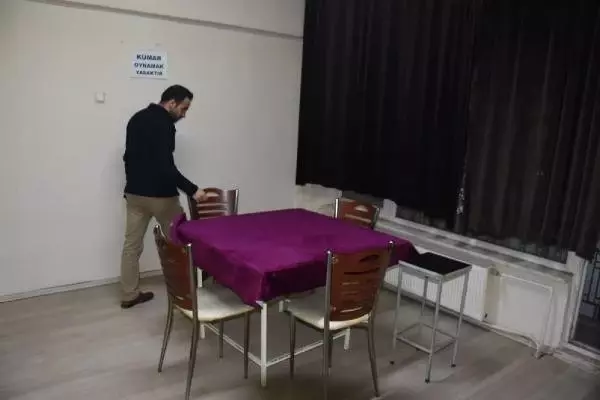 Kumar Baskınına Gelen Polisten Kaçan Şüpheli Balkondan Atladı