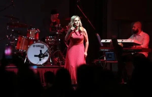Şarkıcı Lara Fabian'ın Konser Öncesi İstekleri Pes Dedirtti