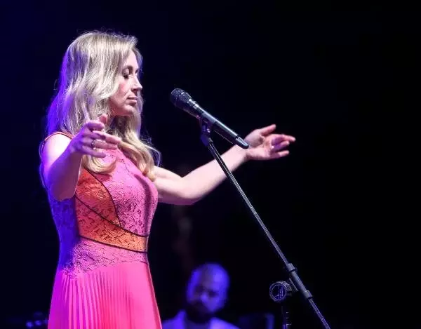 Şarkıcı Lara Fabian'ın Konser Öncesi İstekleri Pes Dedirtti