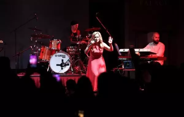 Şarkıcı Lara Fabian'ın Konser Öncesi İstekleri Pes Dedirtti