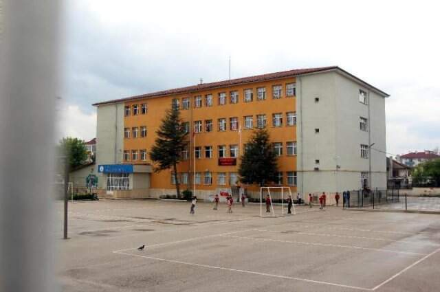 Utanç Okulunda Öğretmen 4'üncü Sınıf Öğrencisine Böyle Eziyet Etti!