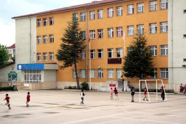 Utanç Okulunda Öğretmen 4'üncü Sınıf Öğrencisine Böyle Eziyet Etti!