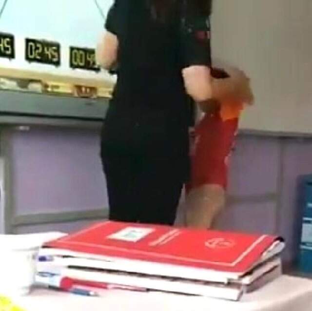 Utanç Okulunda Öğretmen 4'üncü Sınıf Öğrencisine Böyle Eziyet Etti!