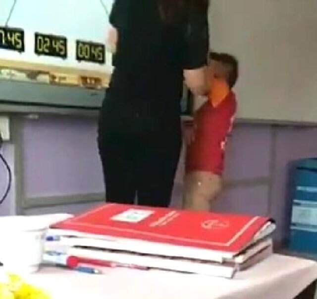 Utanç Okulunda Öğretmen 4'üncü Sınıf Öğrencisine Böyle Eziyet Etti!