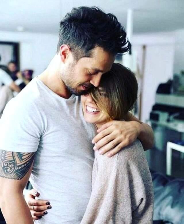 Murat Boz'dan Aslı Enver'e Sürpriz Doğum Günü Partisi! Murat Boz 'Sevdiğime Söylüyorum' Diyerek Aşkını Haykırdı!