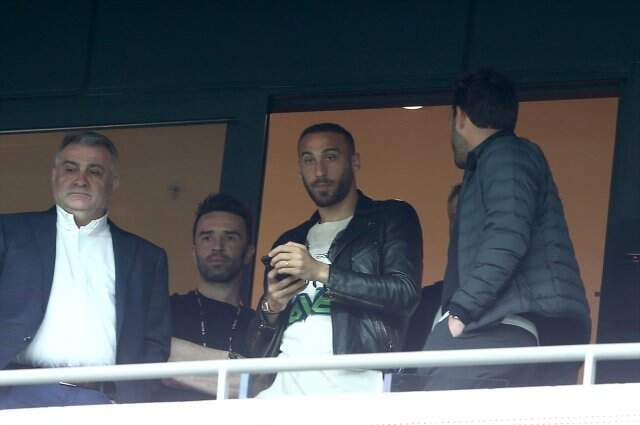 Cenk Tosun Tribünde, Oğlu Sahada Cenk Tosun Tribünde, Oğlu Sahada