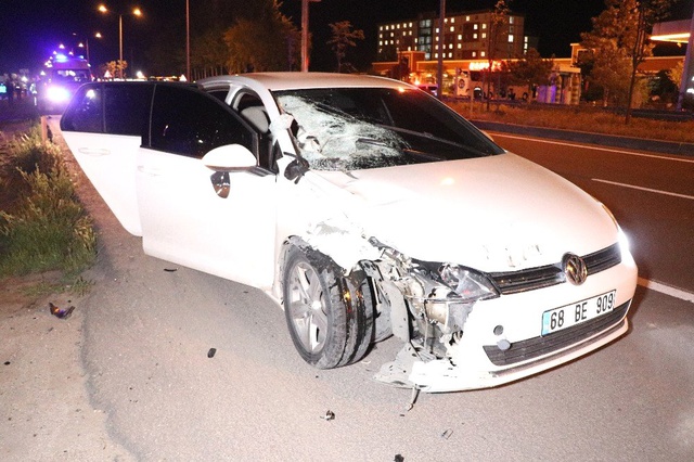 Ailesini Ziyaretten Dönen Üniversiteli Genç Kıza, Karayolunda Otomobil Çarptı
