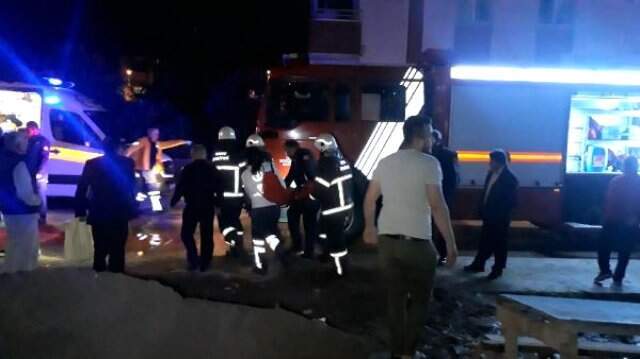 Karanlıkta Yürüyen Kadınlar Metrelerce Yüksekten Yere Çakıldı!