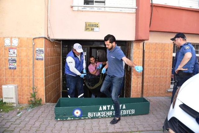 Trans Birey, Evinde 7 Bıçak Darbesiyle Öldürülmüş Halde Bulundu!