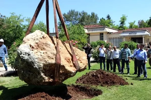 8 Tonluk Kayada Roma Dönemine Ait Figür Bulundu, Görenler Hemen Yetkililere Haber Verdi