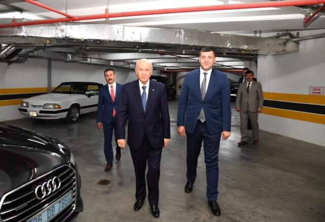 Bahçeli, Gözünden Sakındığı Klasik Otomobilini Hediye Etti