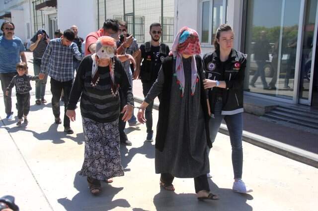 Kadının, Vücuduna Sardığı Esrarı Narkotik Köpeği Ortaya Çıkardı Kadının, Vücuduna Sardığı Esrarı Narkotik Köpeği Ortaya Çıkardı