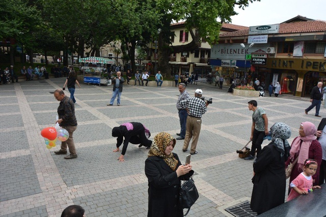 Kadına Şiddeti Protesto Eden Tiyatrocu, Saldırıya Uğradı