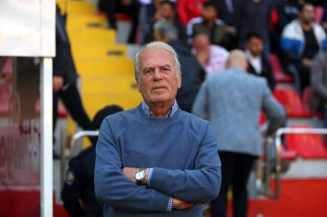 Kasımpaşa Teknik Direktörü Mustafa Denizli İstifa Etti Kasımpaşa Teknik Direktörü Mustafa Denizli İstifa Etti