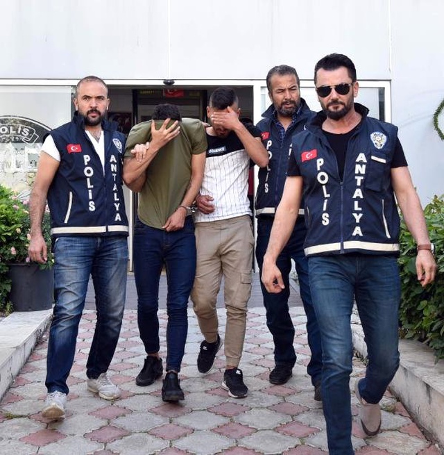 Antalya'da 7 Bıçak Darbesiyle Öldürülen Trans Birey Gökçe Saygı'nın, Katilini Whatsapp Durumunda Paylaştığı Ortaya Çıktı