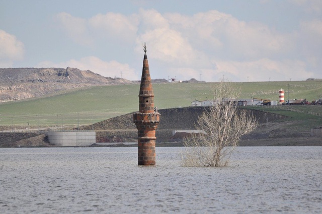 Sular Altında Kalan Köyünü Görmek İçin Yurt Dışından Kars'a Geldi