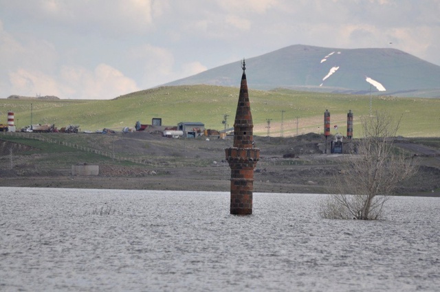 Sular Altında Kalan Köyünü Görmek İçin Yurt Dışından Kars'a Geldi