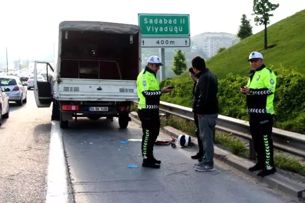 TEM Otoyolu'nda Motosiklet Kamyonete Arkadan Çarptı: 1 Ölü