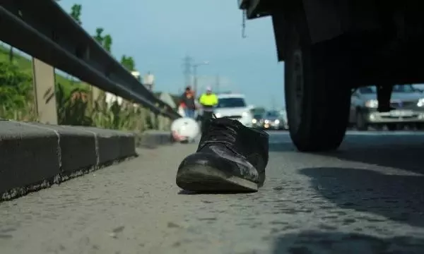 TEM Otoyolu'nda Motosiklet Kamyonete Arkadan Çarptı: 1 Ölü