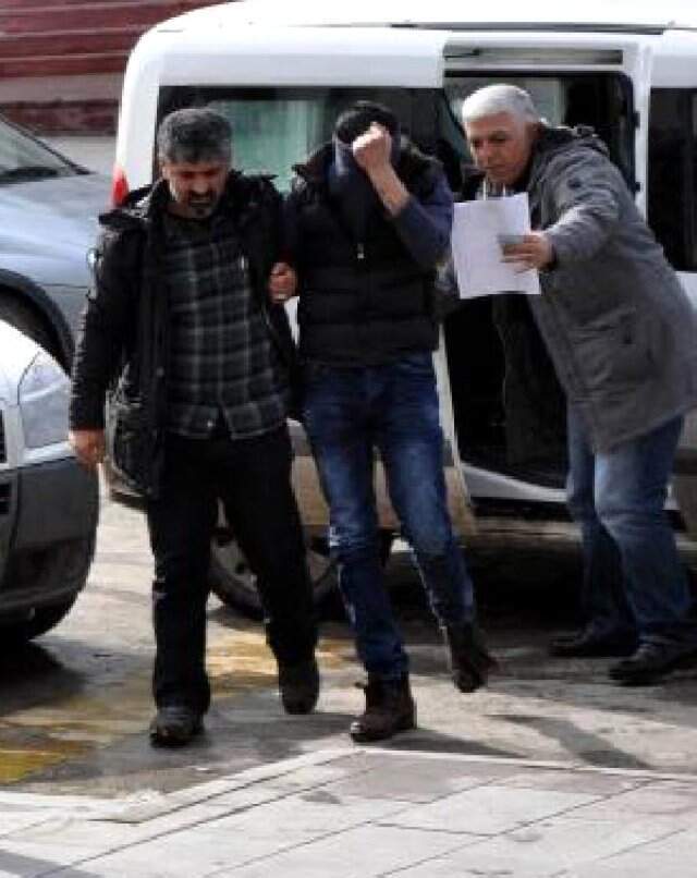 Yaşlı Kadının Parmağını Kırıp Yüzüğünü Gasbeden Komşuya 13,5 Yıl Hapis Yaşlı Kadının Parmağını Kırıp Yüzüğünü Çalan Cani Komşunun Cezası Belli Oldu!