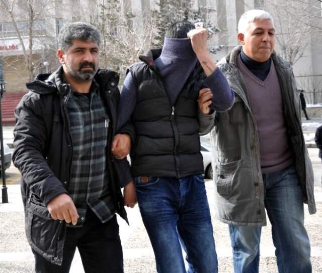 Yaşlı Kadının Parmağını Kırıp Yüzüğünü Gasbeden Komşuya 13,5 Yıl Hapis Yaşlı Kadının Parmağını Kırıp Yüzüğünü Çalan Cani Komşunun Cezası Belli Oldu!