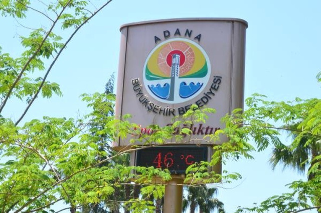 Termometrelerin 46 Dereceyi Gösterdiği Adana'da Sıcak Hava Vatandaşlara Zor Anlar Yaşattı