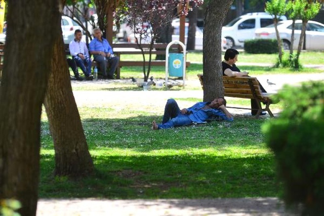 Termometrelerin 46 Dereceyi Gösterdiği Adana'da Sıcak Hava Vatandaşlara Zor Anlar Yaşattı