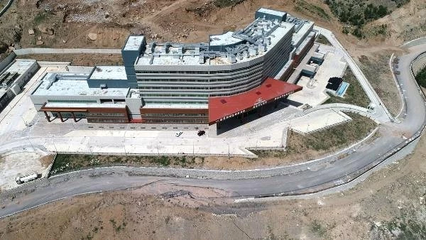 Tam Teşekküllü Devlet Hastanesi Tamamlanmasına Rağmen 4 Yıldır Hizmete Açılamıyor
