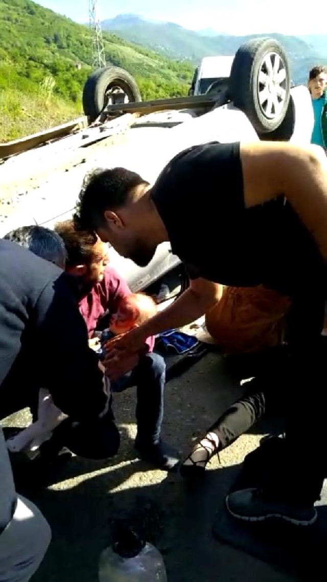 Yürek Dayanmaz! Kazadan Sonra 1 Yaşındaki Kızına Son Kez Sımsıkı Sarıldı