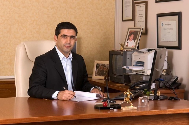 Ünlü Sanatçı Demet Akalın'dan Başkan Ömer Günel'e Tebrik