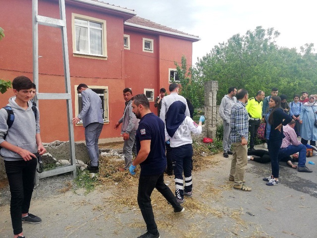 Kızlara Hava Atmak İçin Drift Yapan Sürücü 7 Öğrenciyi Ezdi